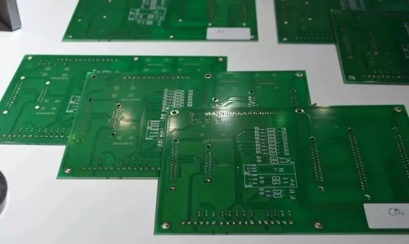 PCB專用激光打標(biāo)機(jī)：電路板行業(yè)的新機(jī)遇